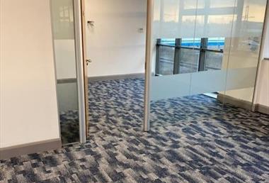 3-big-benefits-of-office-carpet-tiles