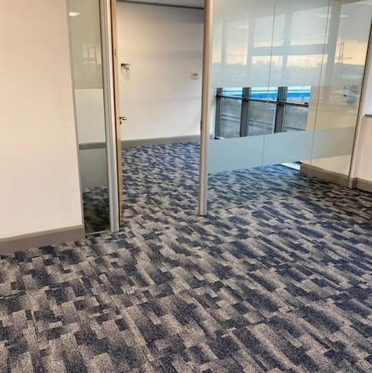 3-big-benefits-of-office-carpet-tiles